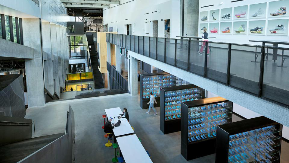 Visão do Centro de Pesquisa no último andar do LeBron James Innovation Center